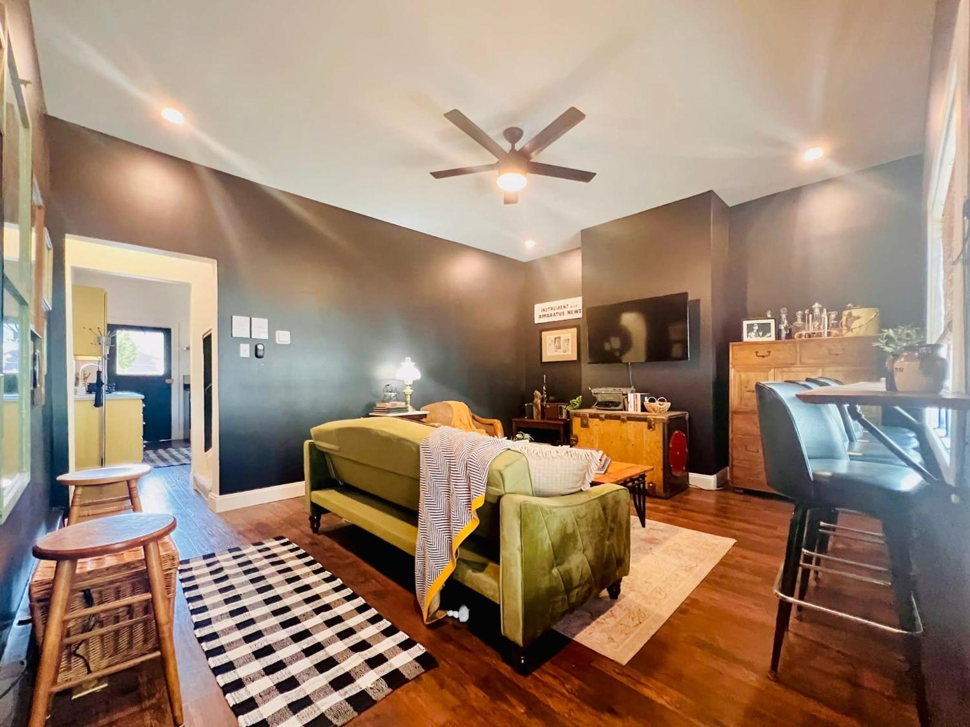 Drifterland Artistic Retreat In Lawrenceville Holiday home Pittsburgh