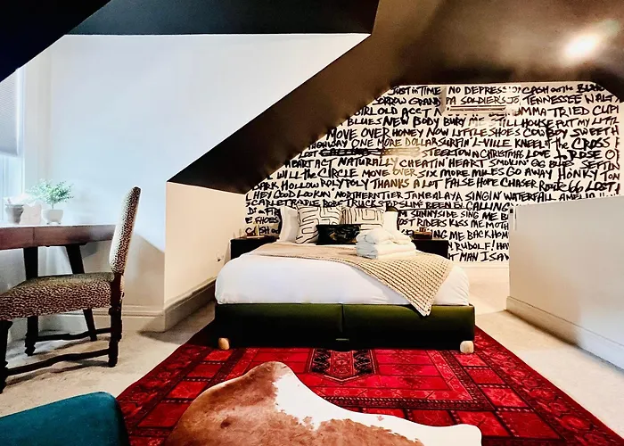 Drifterland Artistic Retreat In Lawrenceville